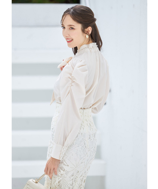 パワーショルダーフリルネックボウタイリボンブラウス