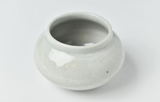 日高伸治 10 白磁蓋付薬壺 中 ｜ 暮らしのうつわ花田 和食器 通販