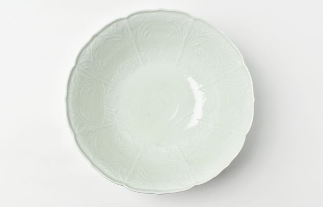 宮岡麻衣子 17 白磁陽刻牡丹文深鉢 ｜ 暮らしのうつわ花田 和食器 通販