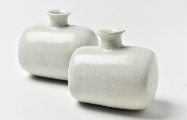 日高伸治 32 白磁俵形花入 小 ｜ 暮らしのうつわ花田 和食器 通販