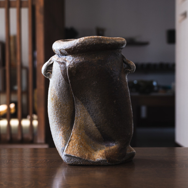 共箱付】備前焼耳付花入（CR-076） 作家「クリストファーレイヴェン