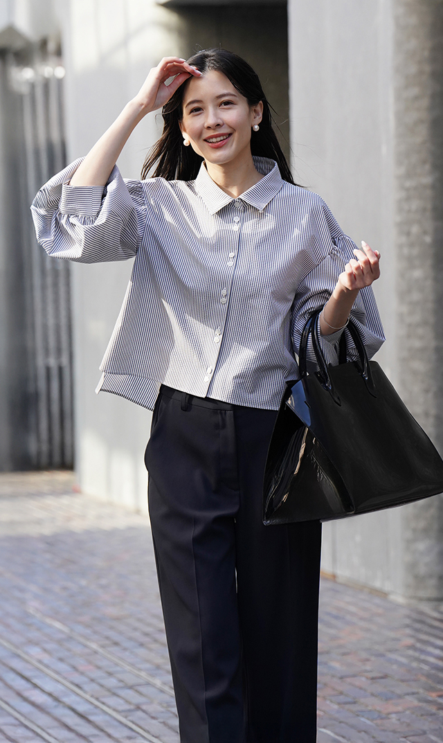 着るだけでサマになるシルエット、女性らしい軽やかさが魅力の