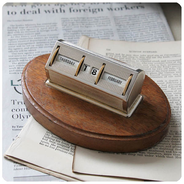 イギリス アンティーク メカニカルカレンダー 卓上カレンダー