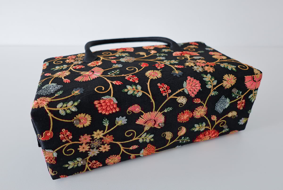 ☆じゅりりん＞❁⃘*.゜和装用バッグ ダークグレー 花柄刺繍❁⃘*.゜