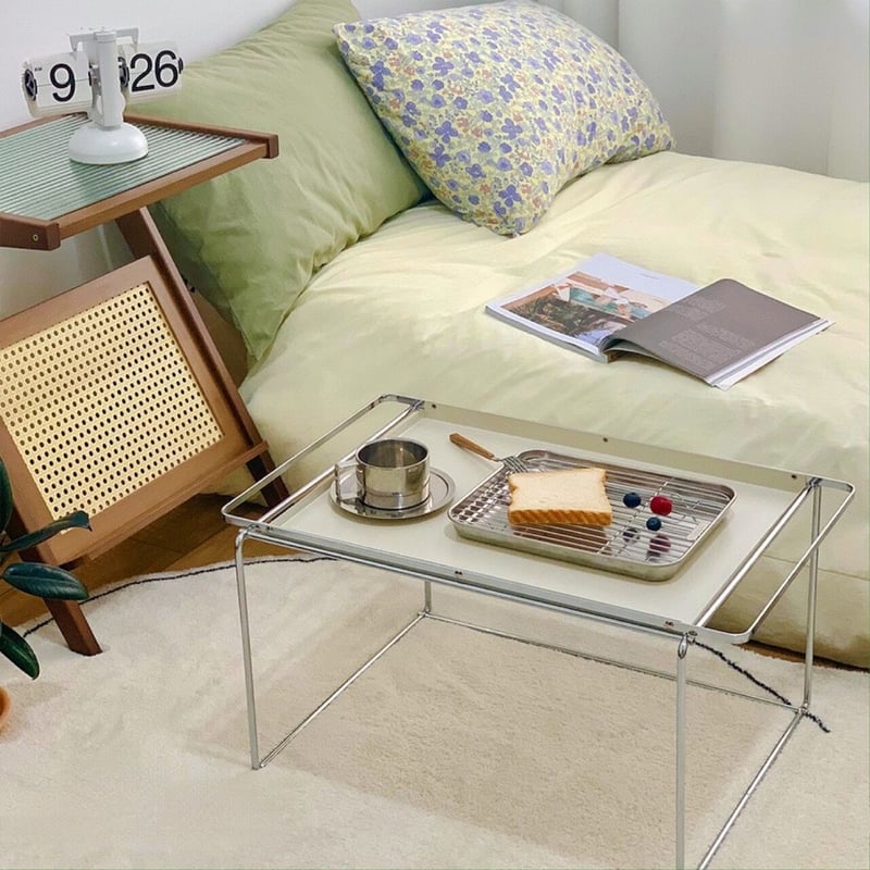 シルバー フレーム ホワイト トレイ 多機能 サイドテーブル | 70PARK