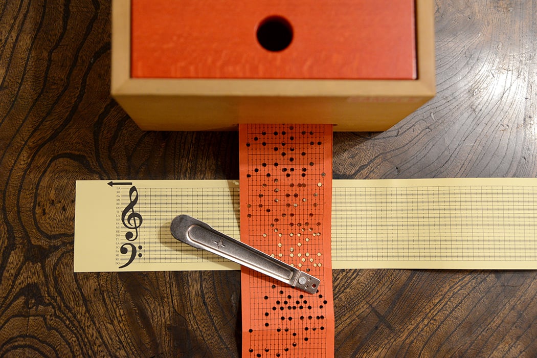 取り寄せ品※ミュージックボックス(大)赤/白木 | TOYS&GIFT MOMO