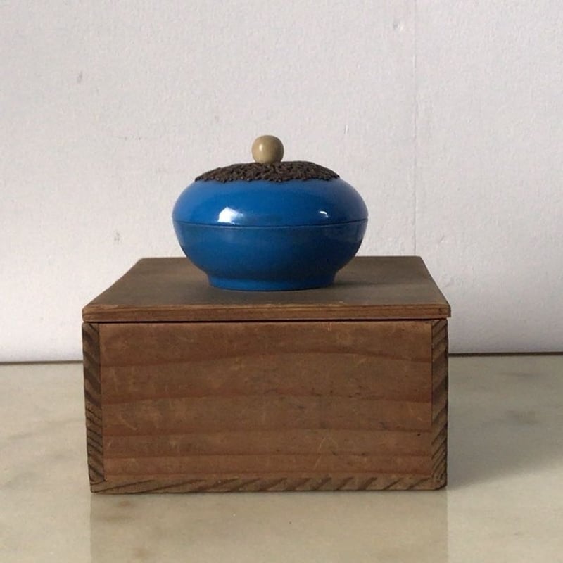 フランス アンティーク 青い小物入れ 陶器 唐草金具蓋 ポット ボンボ