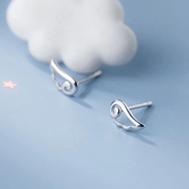 p104/【プラチナ仕上✧】白蛇ピアス シルバー925 神秘的 開運 スネーク