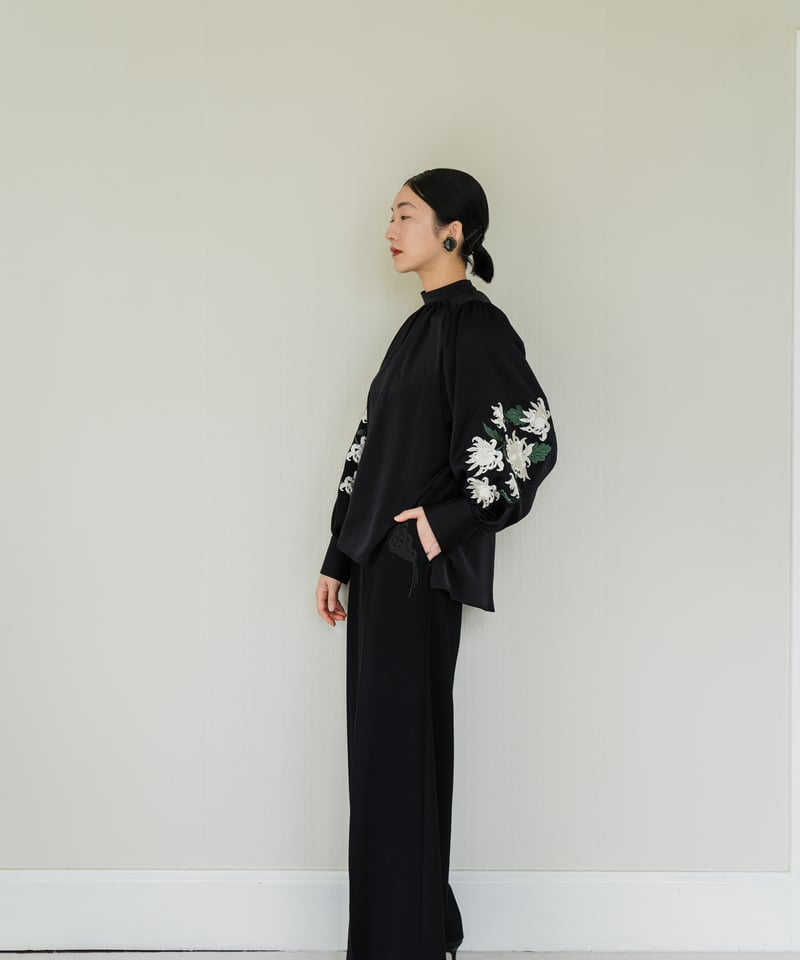 花を着るブラウス#05【菊】 -black- | iCONOLOGY