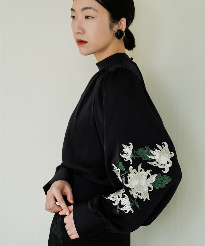 花を着るブラウス#05【菊】 -black- | iCONOLOGY