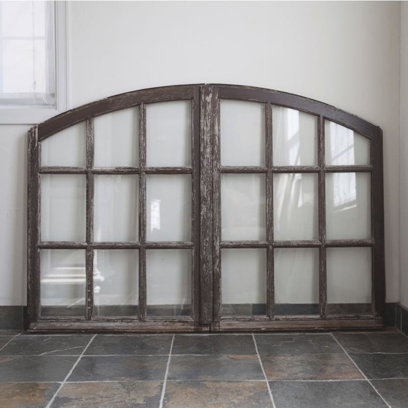 フレンチアンティーク 白鳥の錠付き アーチ型の窓枠 両窓 2枚 | Clair