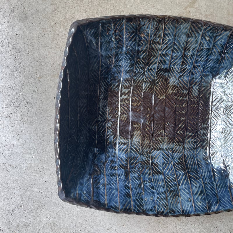 倉敷堤窯 武内真木 押紋角鉢（呉須） | Linné