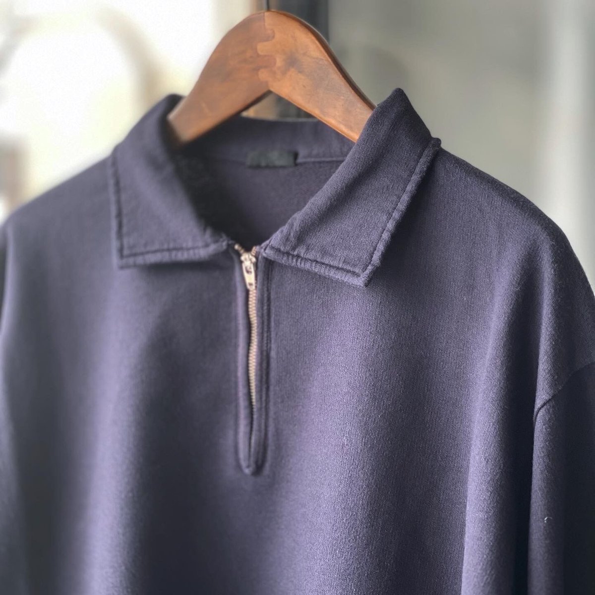 COMOLI コットンシルクジャージ ハーフジップPO | Less Higashikawa