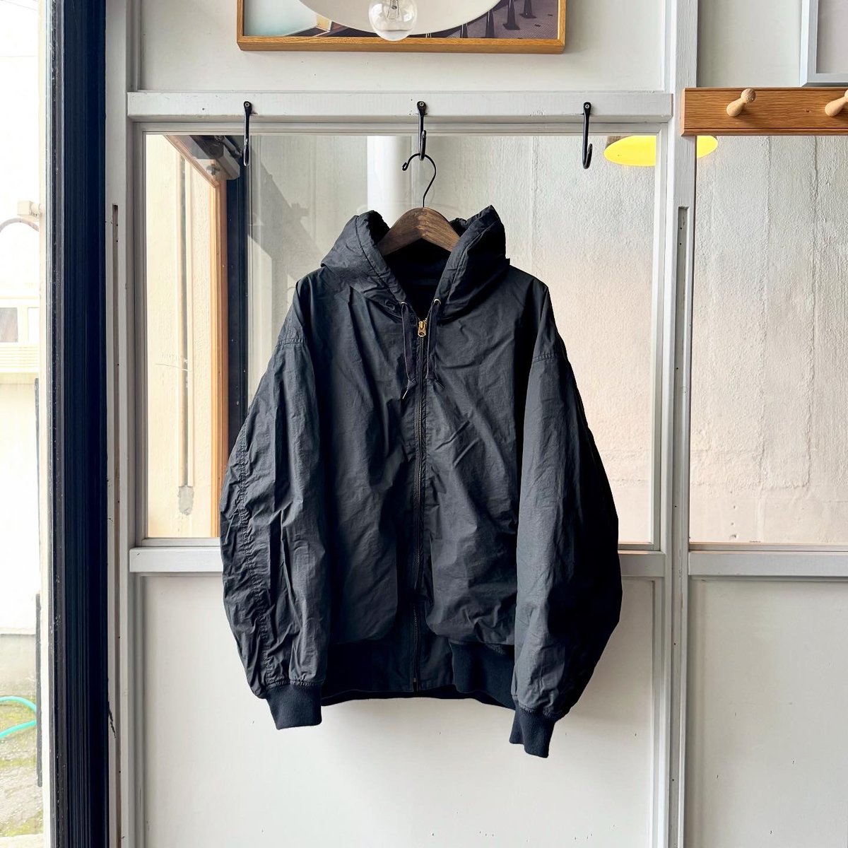 COMOLI コットンナイロン ジップパーカ | Less Higashikawa