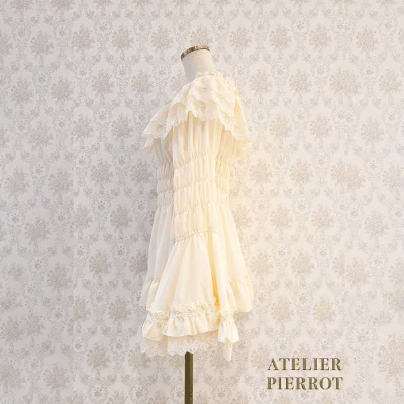 ATELIER-PIERROT】Shirring princess sleeve blous