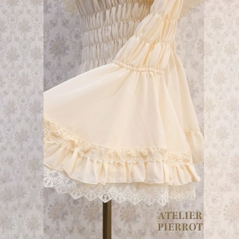 ATELIER-PIERROT】Shirring princess sleeve blous