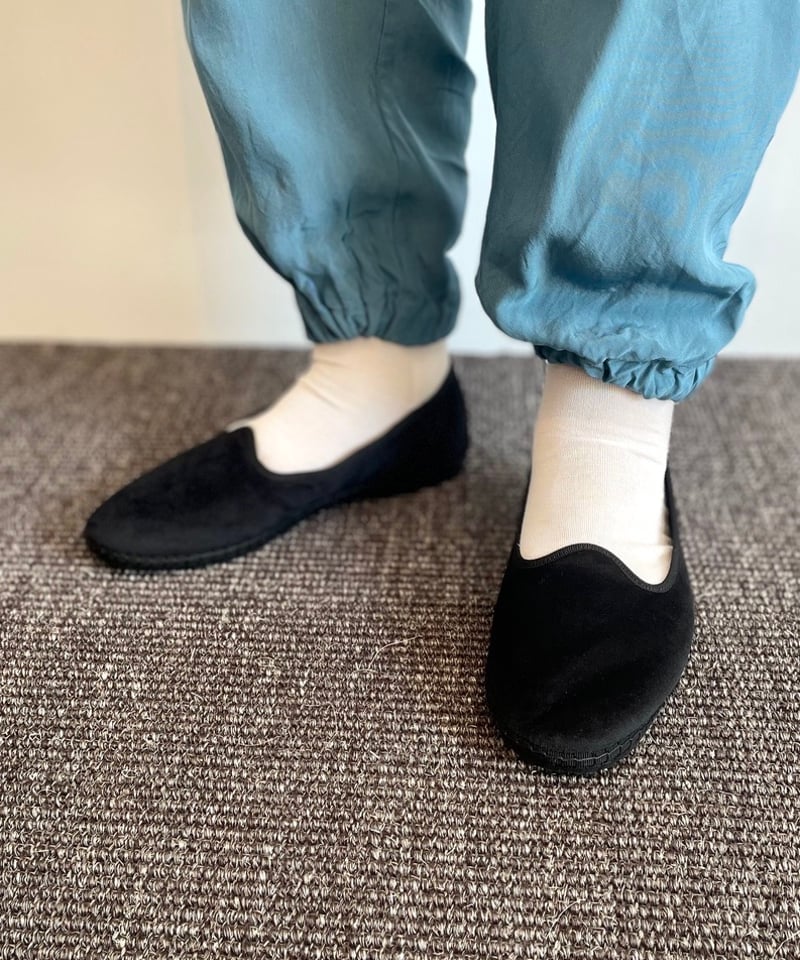 Sciuscia/TRAGARA/CLASSIC BLACK | pain