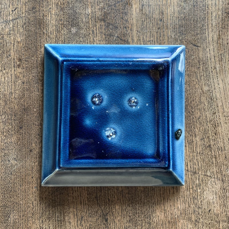 珉平焼 瑠璃釉 小皿 角皿 青 網代文に蔦 豆皿 淡路焼・アンティーク