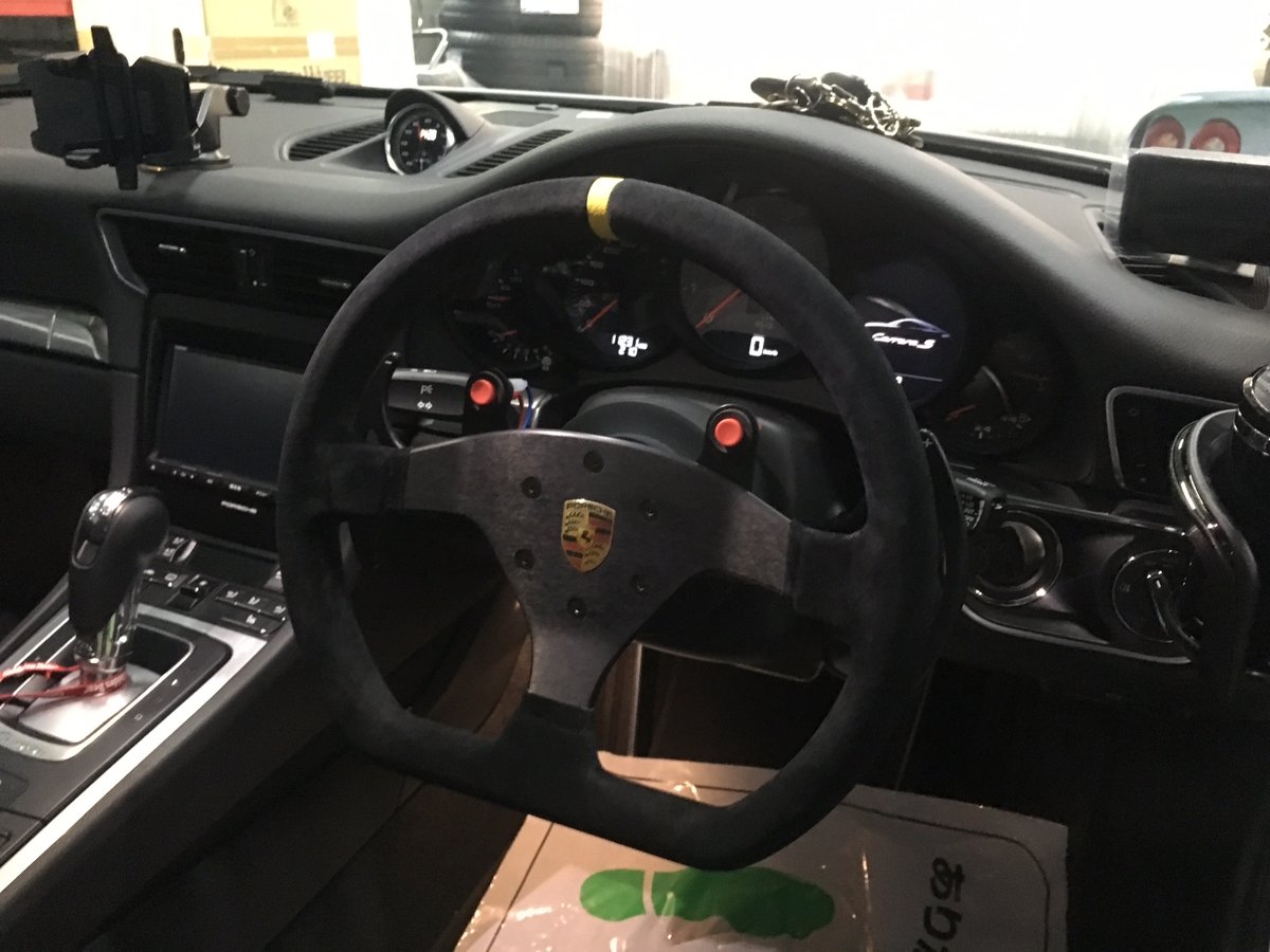 ポルシェモータースポーツ純正991CUPカー用ステアリング エンブレム付