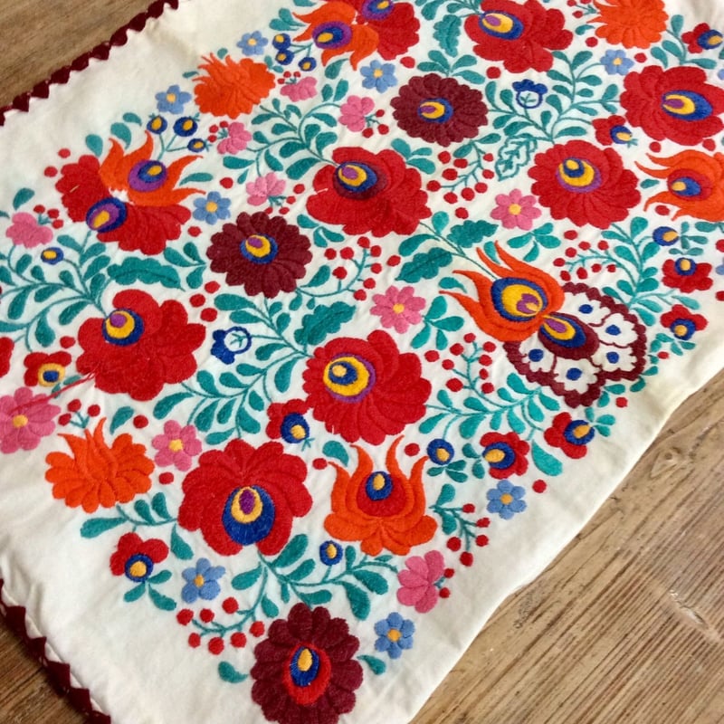 VINTAGEマチョー刺繍クッションカバー 赤いお花たち | sputnikplus onli