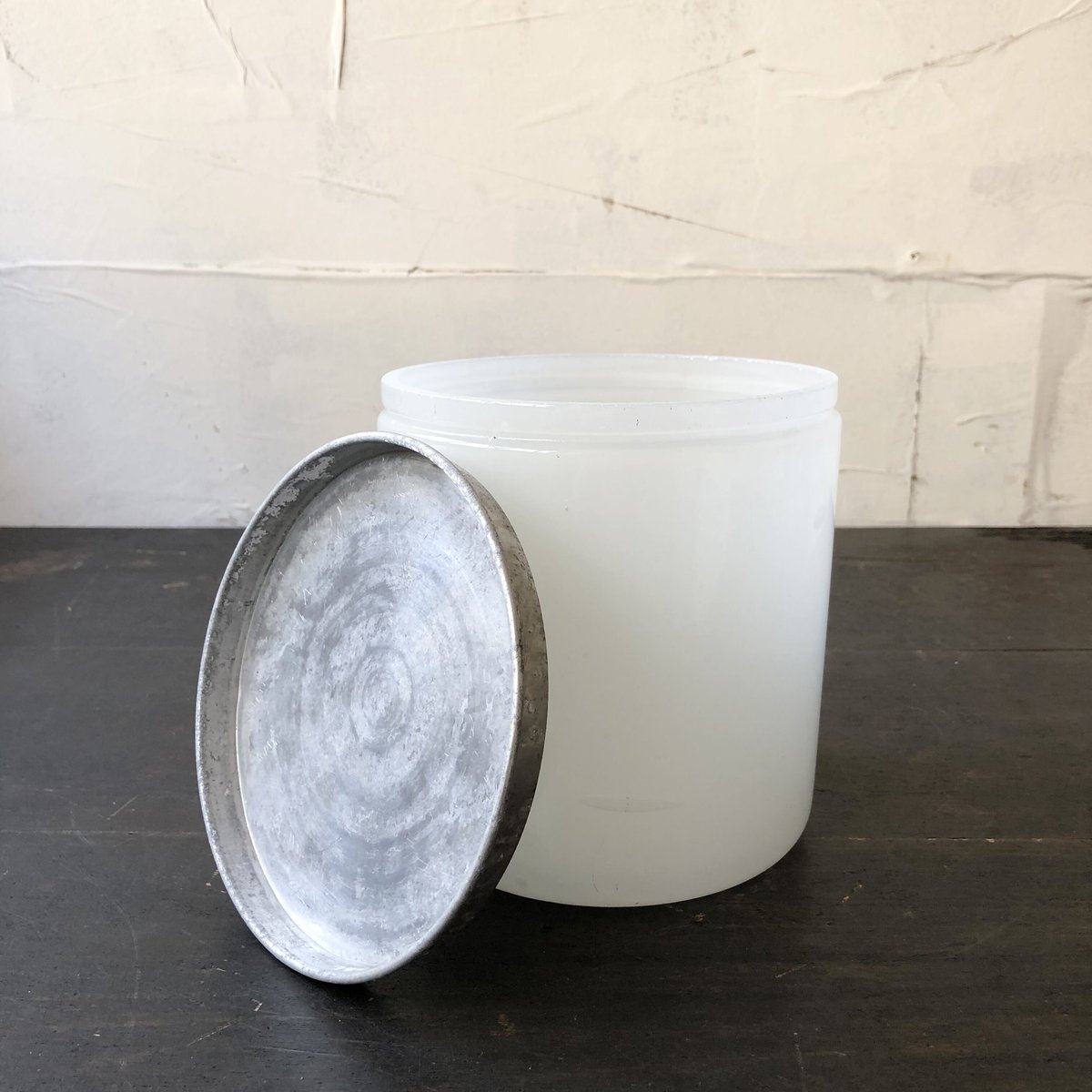 茶道具】☆乳白色 蓋付き ガラス 水指 ☆ オパールセント オパルセント