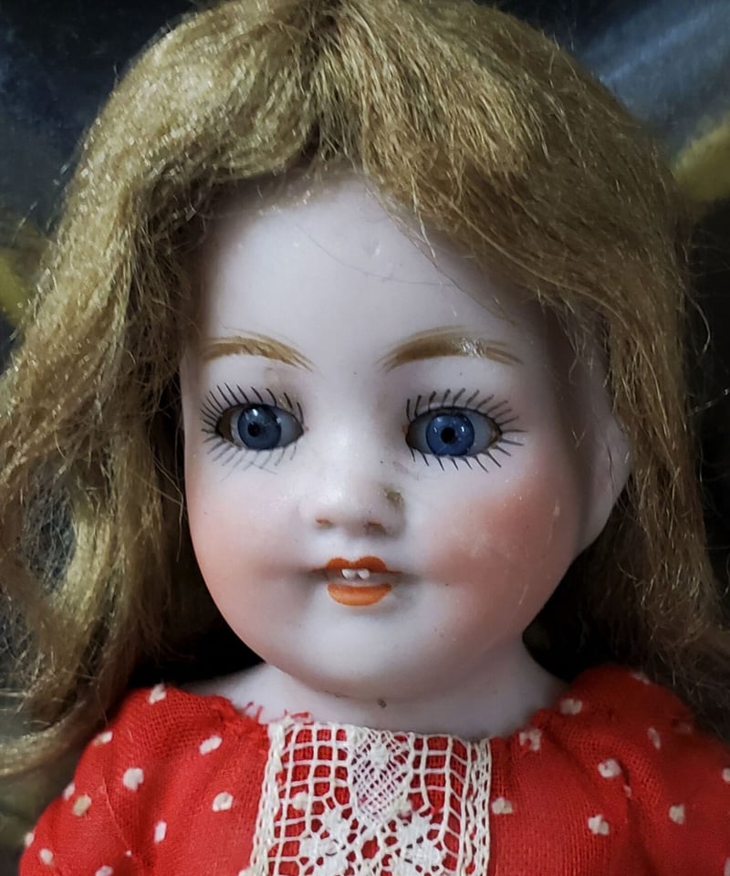 ミニョネット 赤いドレスのビスクドール アンティーク品