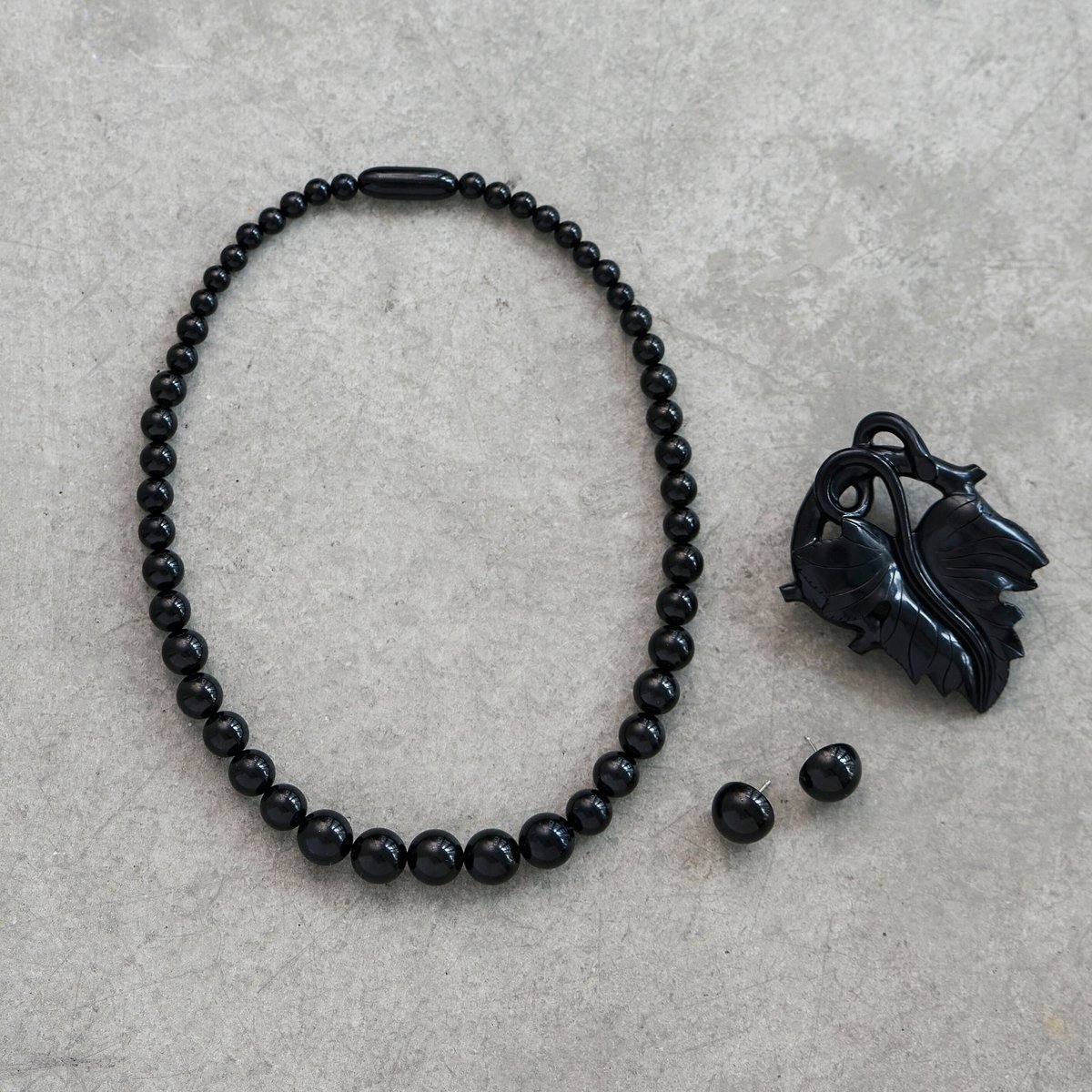 ヴィクトリアンジェット【3点セット】ネックレス・ピアス/イヤリング