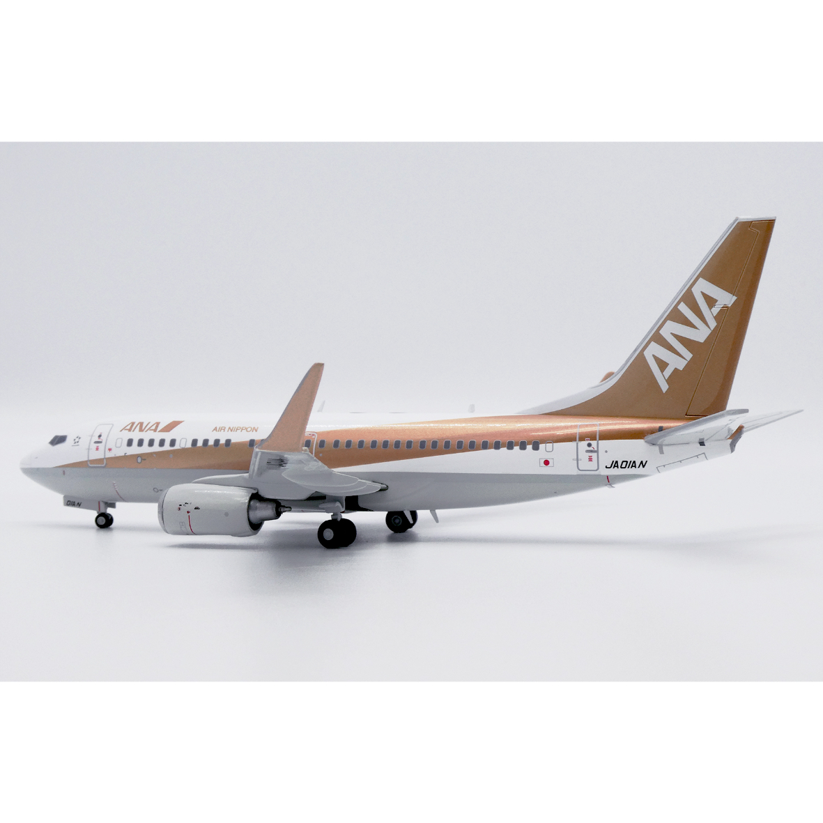 非売品・新商品情報】1/200 737-700 ANA「ゴールドジェット 1号機 特
