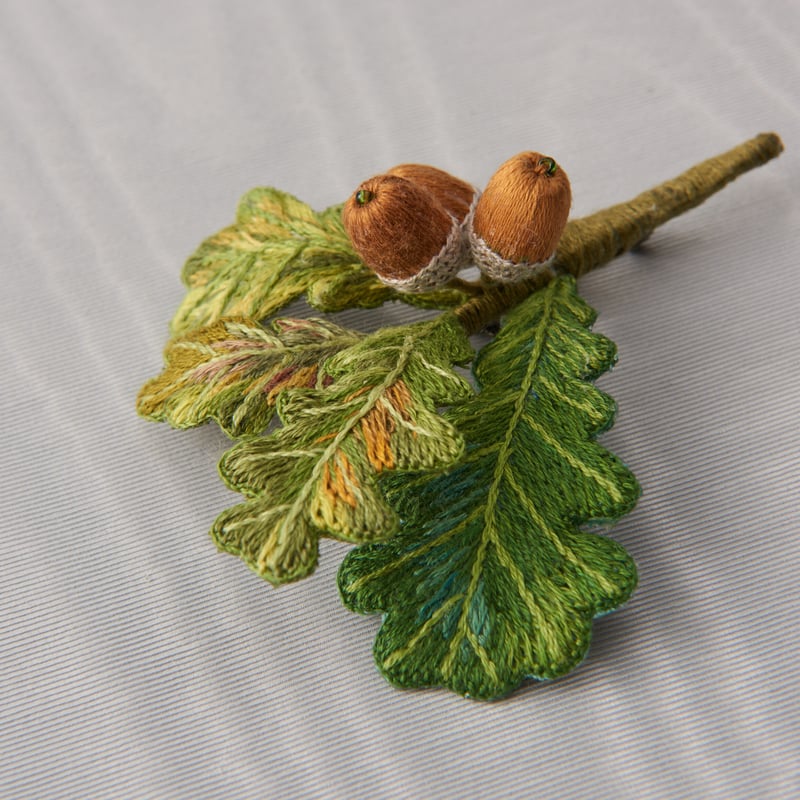 立体刺しゅう『ブローチ』どんぐり | 戸塚刺しゅうオンラインショップ