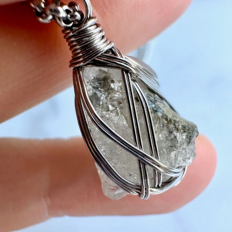 ロシア・ウラル・マリシェボ鉱山産 フェナカイト原石ネックレス | F