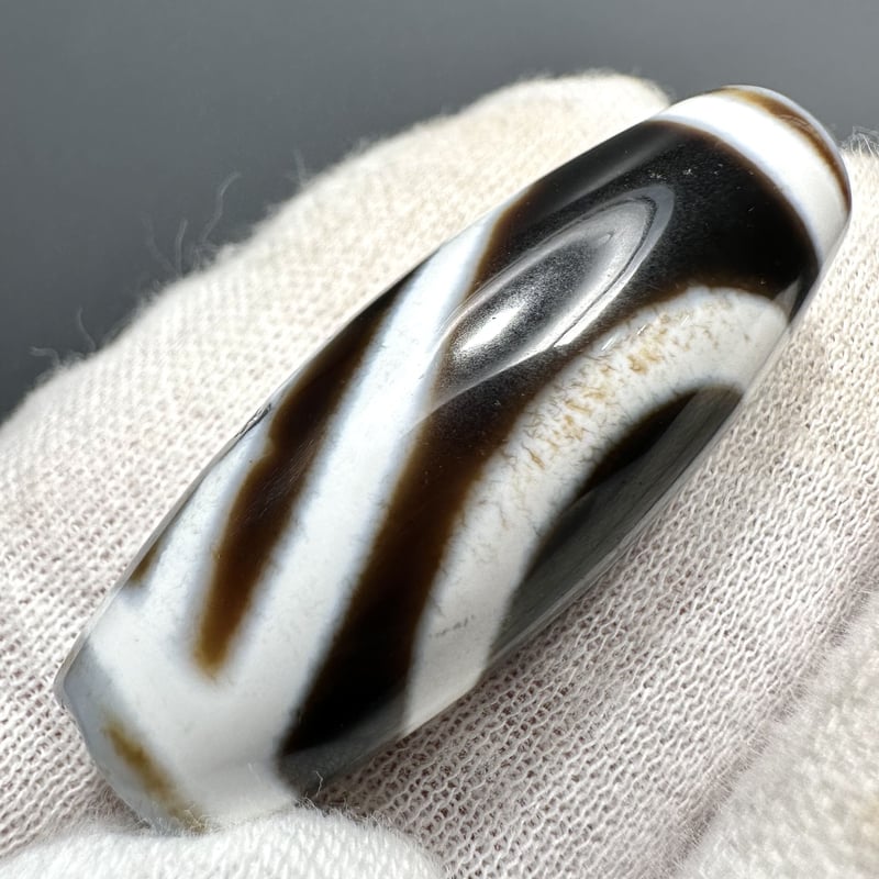 天珠 （めのう）/ 一眼山形天珠（いちがんやまがたてんじゅ） Dzi