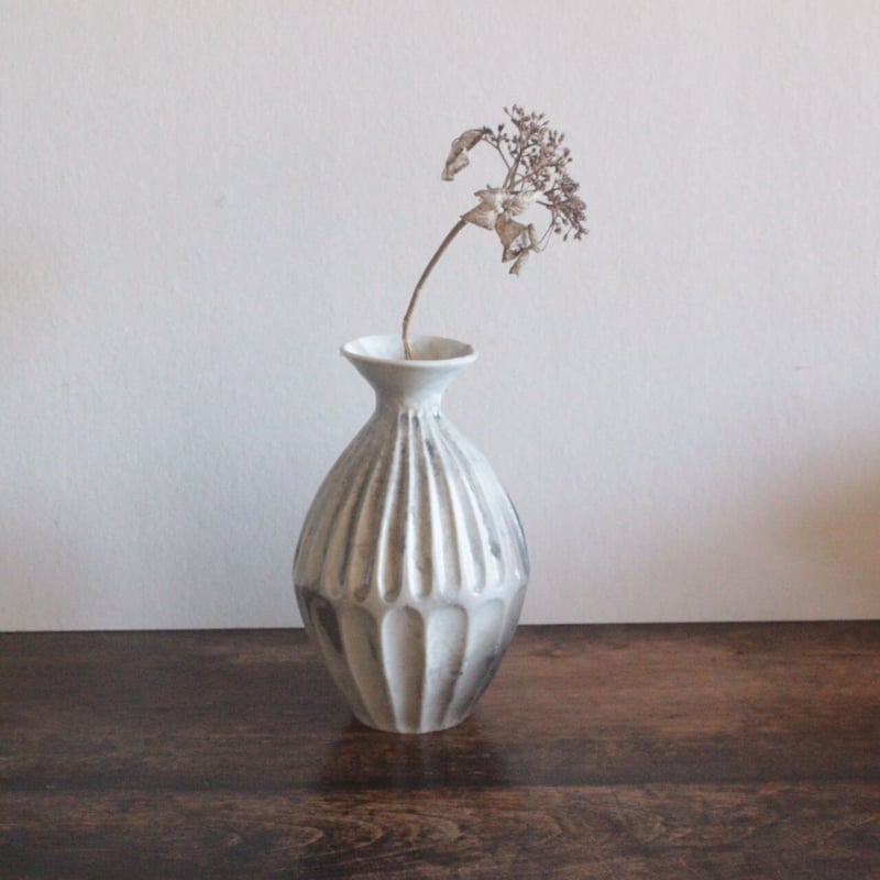 窯変白磁しのぎ花入 | うつわ 吉澤直樹&遠藤薫