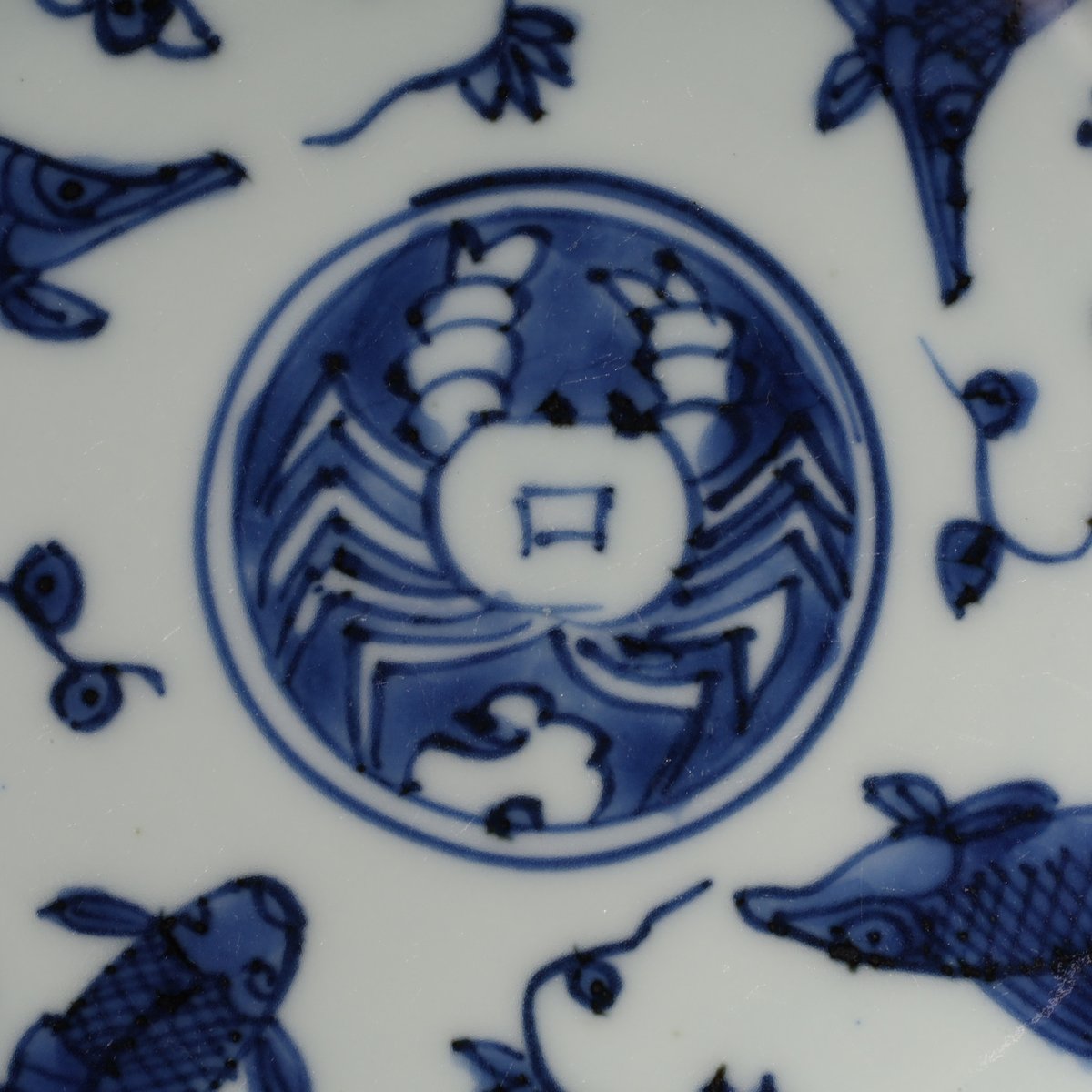 明 古染付魚に魚藻文五寸皿 | LYAN ARTS' Collection online shop