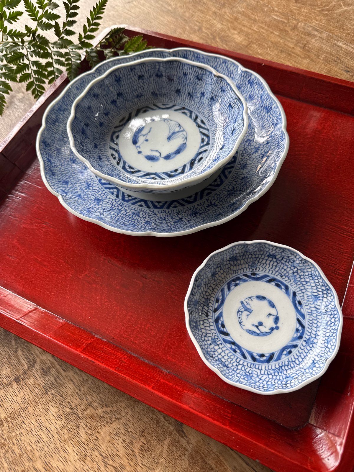 明治時代古伊万里渦巻き花微塵唐草文様ベロ藍印判手鉢ボウル26cm伊万里