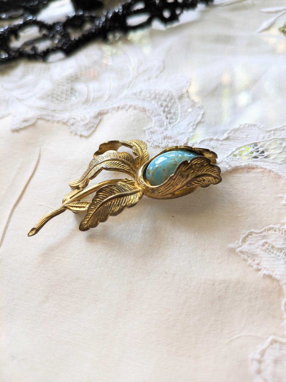 ヴィンテージのターコイズ風つぼみのブローチ | Chocolat〜ショコラ〜