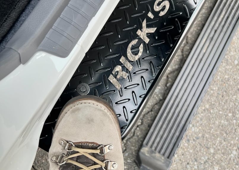 RICK'S サイドステップ（RICK'Sロゴ） スチール製縞板鋼板ブラック塗装