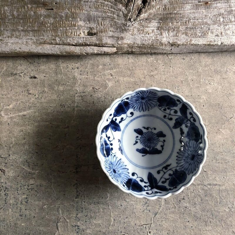 伊万里焼 寛右衛門窯 染付菊唐草4寸鉢 | MatsuBokkuri