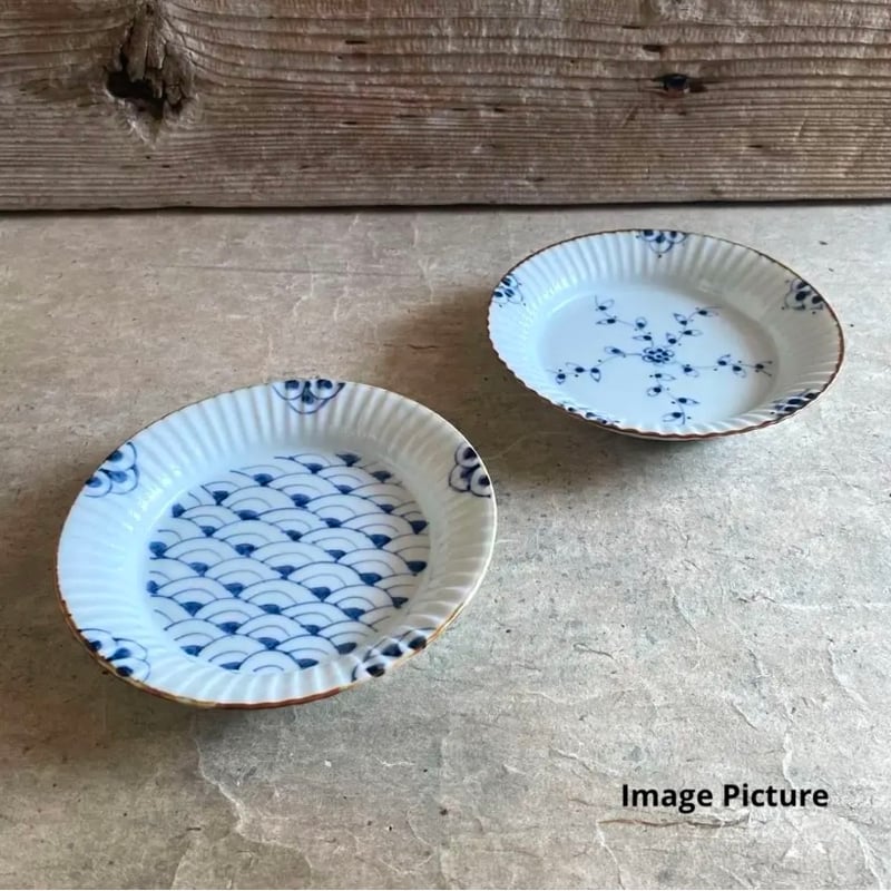 伊万里焼 徳七窯 青海波渕彫皿 | MatsuBokkuri