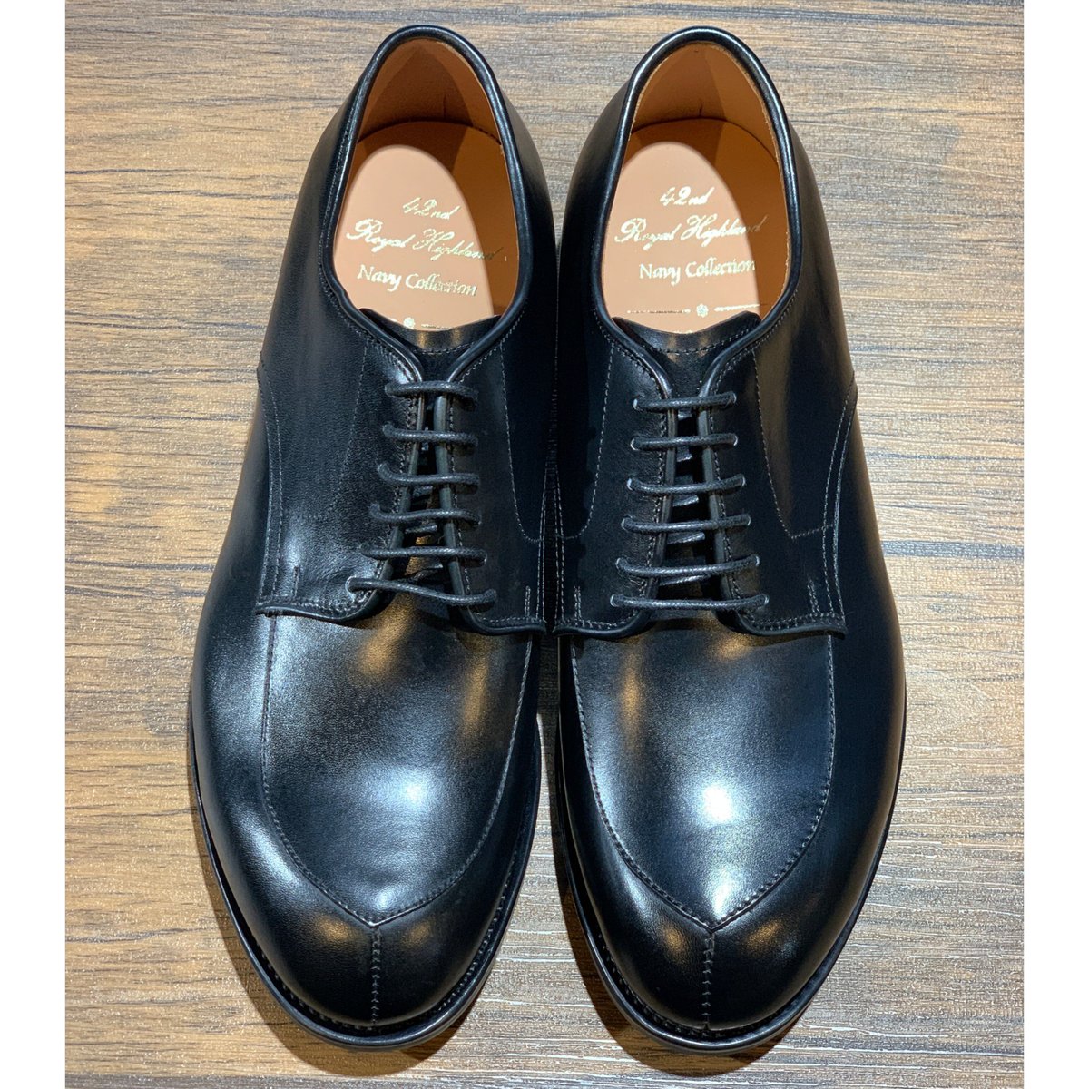 42ND ROYAL HIGHLAND ネイビーコレクション Vチップ ブラック | LEA