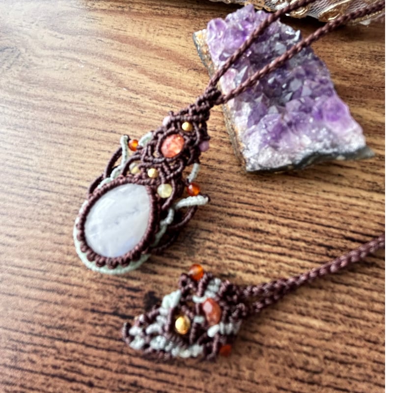 レインボームーンストーン マクラメペンダント ネックレス 天然石