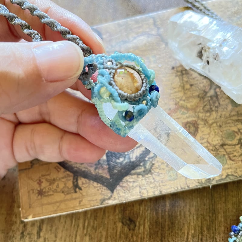 カンテラオパール×クォーツ マクラメペンダント クリスタルポイント