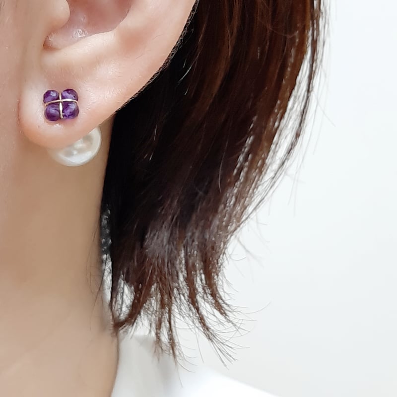 耳元に咲く アメジストのミニフラワー スタッドピアス /イヤリング
