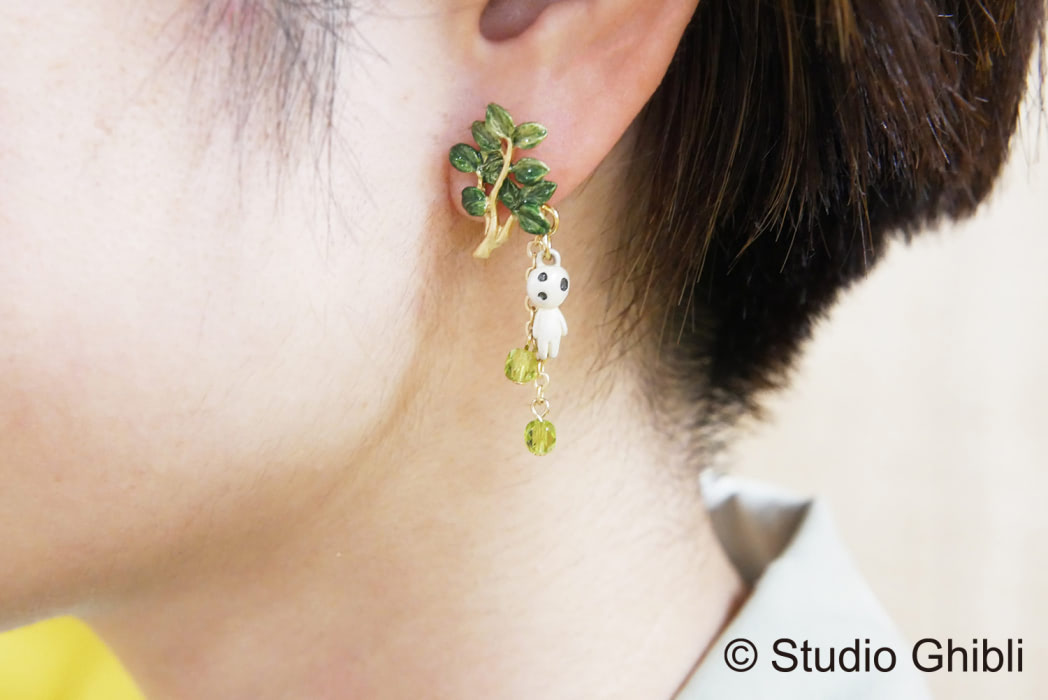 玉の小刀のネックレスも！『もののけ姫』色に染まるアクセサリー