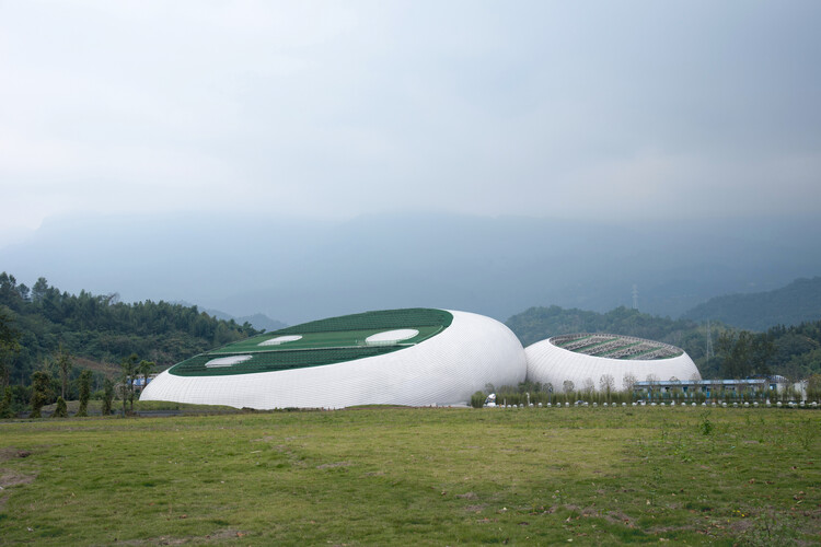 Ya'an Panda Performance Center / ZXD Architects | ArchDaily