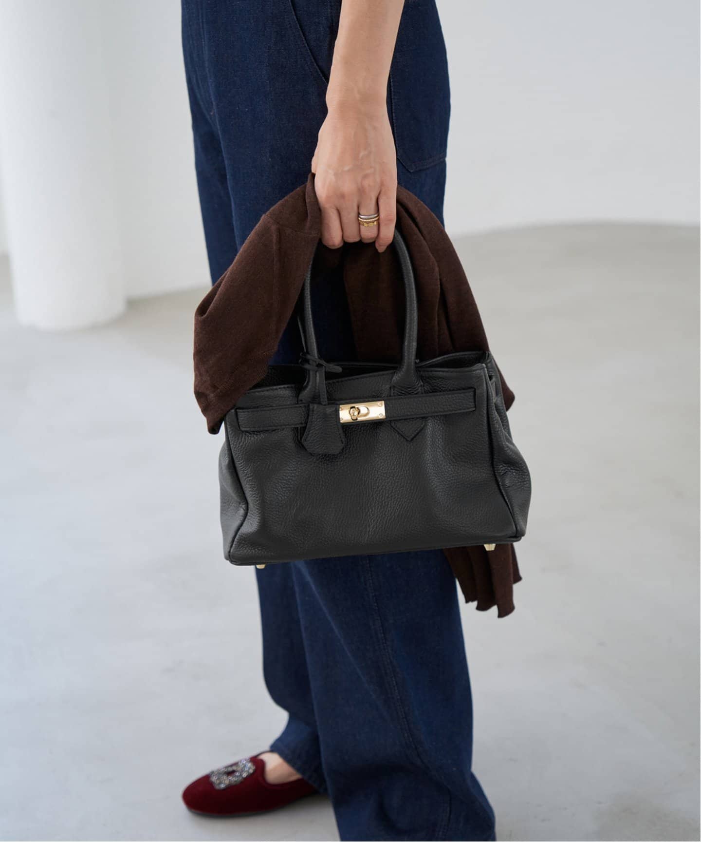 追加》AULENTTI/オウレンティ ベルト付きレザー MIDI BAG バッグ