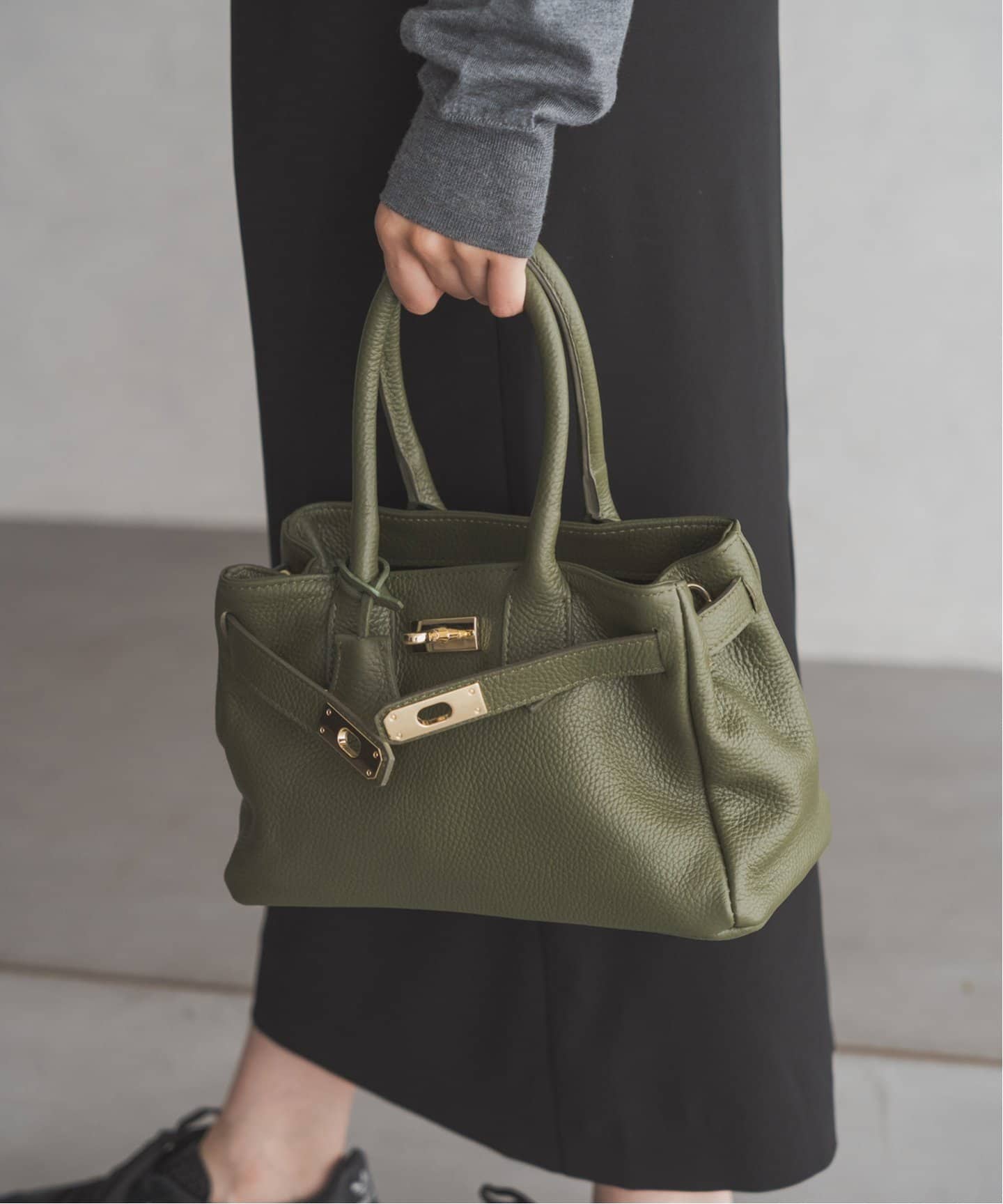 追加》AULENTTI/オウレンティ ベルト付きレザー MIDI BAG バッグ