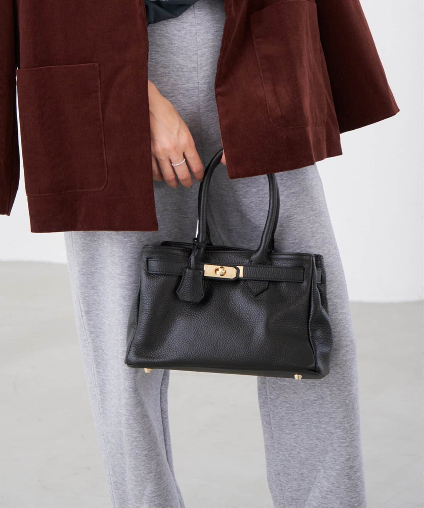 追加》AULENTTI/オウレンティ ベルト付きレザー MIDI BAG バッグ