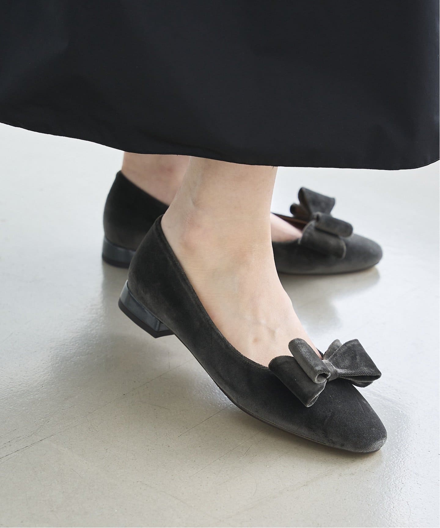 LE TALON グレー リボン付きバレエシューズ ラウンドリボンバレリーナ