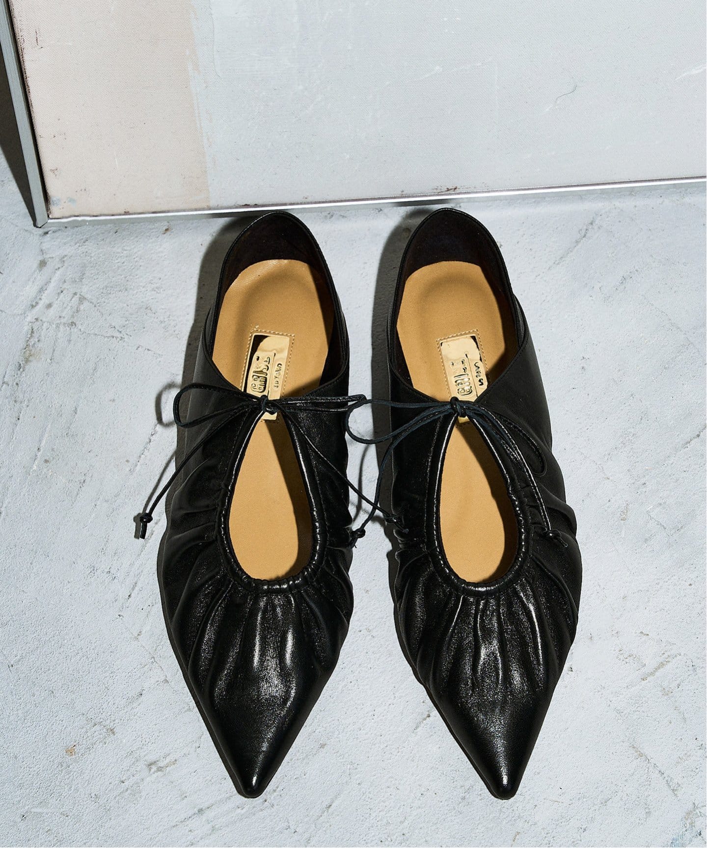 追加》MIDORI UEEDA×GRISEレザーポインテッドギャザーバブーシュ