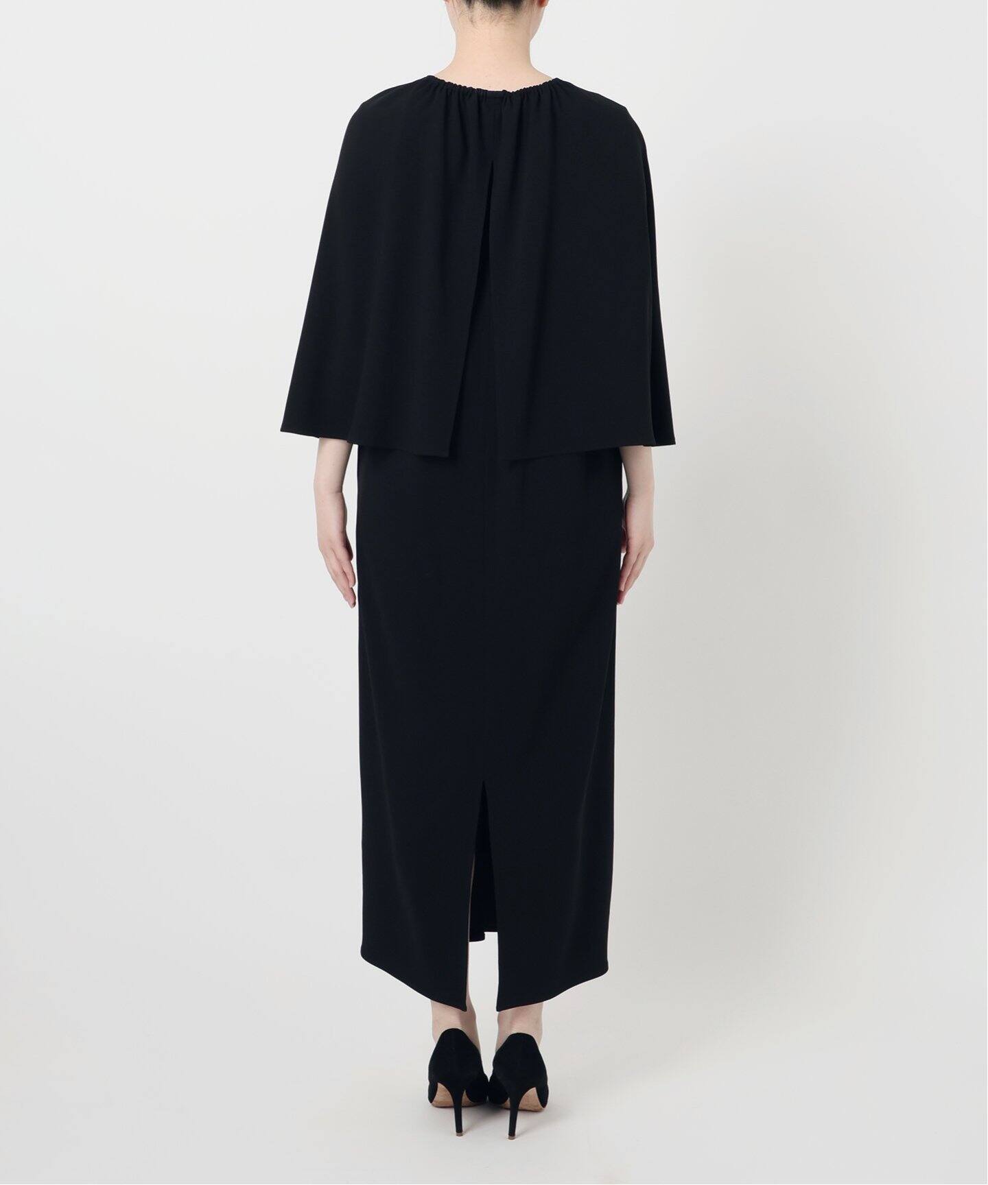 ACEPOLYバックサテンケープ風ワンピース（ワンピース）｜VERMEIL par